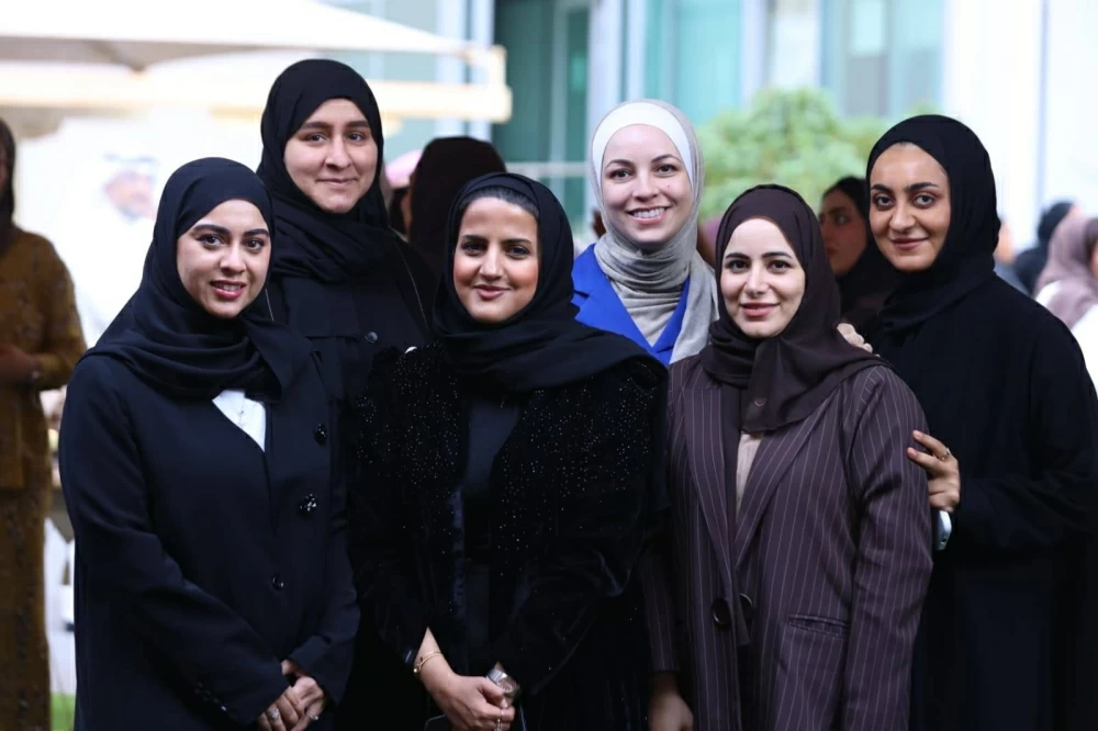 هيئة تنظيم سوق العمل تؤكد فخرها بإنجازات المرأة ودعمها المستمر