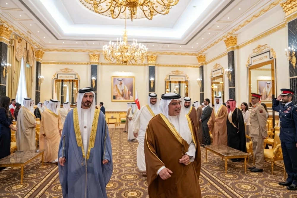 ولي العهد رئيس الوزراء يلتقي خالد بن حمد وأعضاء &laquo;تنفيذية آسيوية الشباب&raquo;