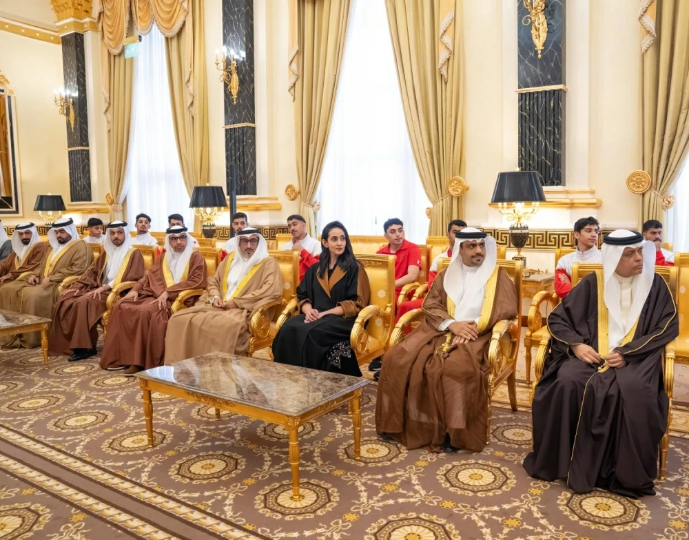 ولي العهد رئيس الوزراء يلتقي خالد بن حمد وأعضاء &laquo;تنفيذية آسيوية الشباب&raquo;