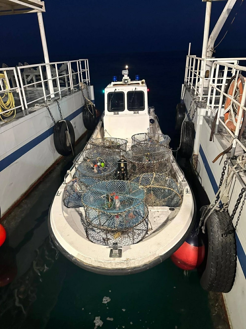 خفر السواحل تضبط 2485 مصيدة وشباك صيد مخالفة خلال شهري أكتوبر ونوفمبر