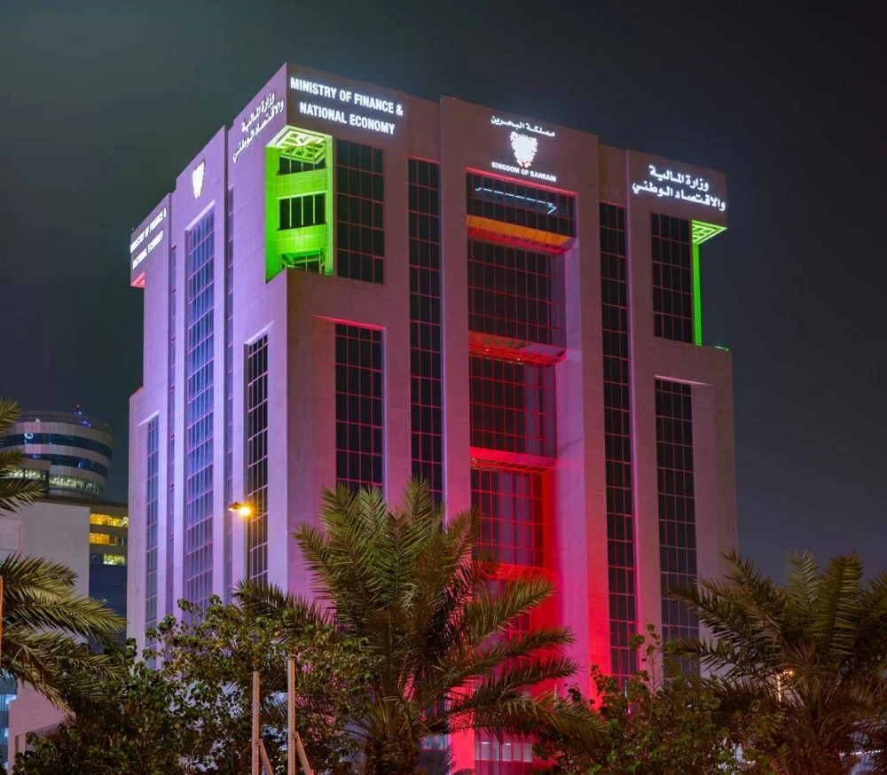 البحرين تزدان بألوان علم الإمارات احتفالاً بذكرى عيد الاتحاد الـ54