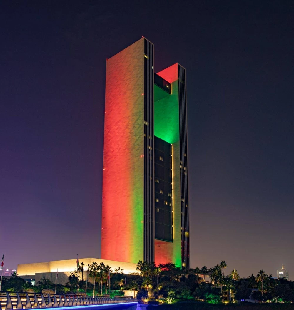 البحرين تزدان بألوان علم الإمارات احتفالاً بذكرى عيد الاتحاد الـ54