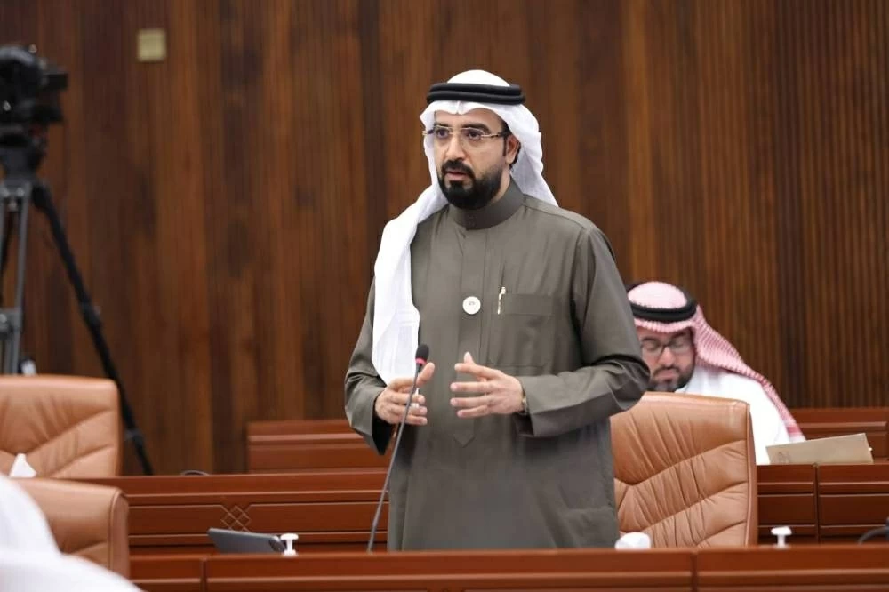 إبراهيم يقترح منطقة حرة قرب ميناء خليفة لإعادة التصدير دون &laquo;قيمة مضافة&raquo; مسبقة