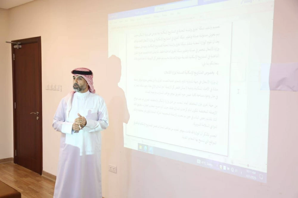 عاشور يطالب بتخصيص ميزانية لمعالجة أزمة مواقف السيارات بمجمعين في الرملي