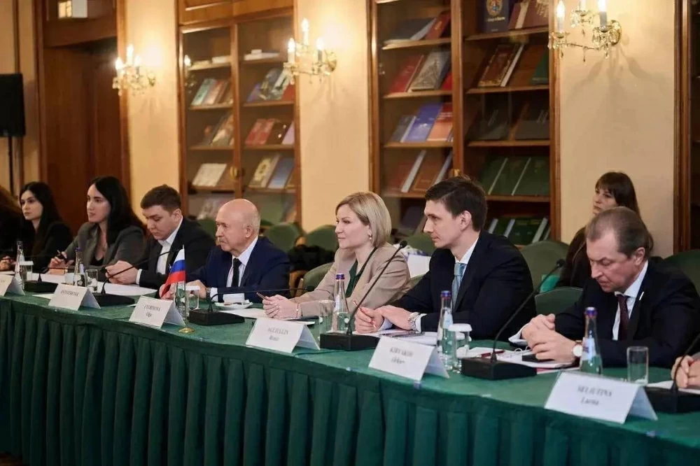 وزير الصناعة يترأس وفد البحرين في اجتماع الجنة البحرينية &ndash; الروسية للتعاون بموسكو