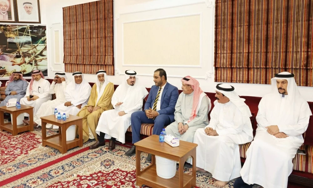 محافظ العاصمة يزور العكر ويبحث مع الأهالي احتياجات المنطقة