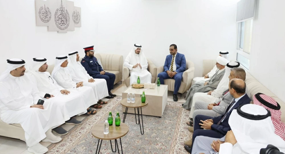 محافظ العاصمة يزور العكر ويبحث مع الأهالي احتياجات المنطقة