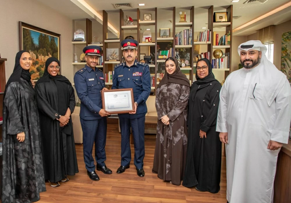 اللواء محمد بن دينه يكرم فريقي الإعلام الإلكتروني والجودة تقديراً لإنجازاتهما المتميزة