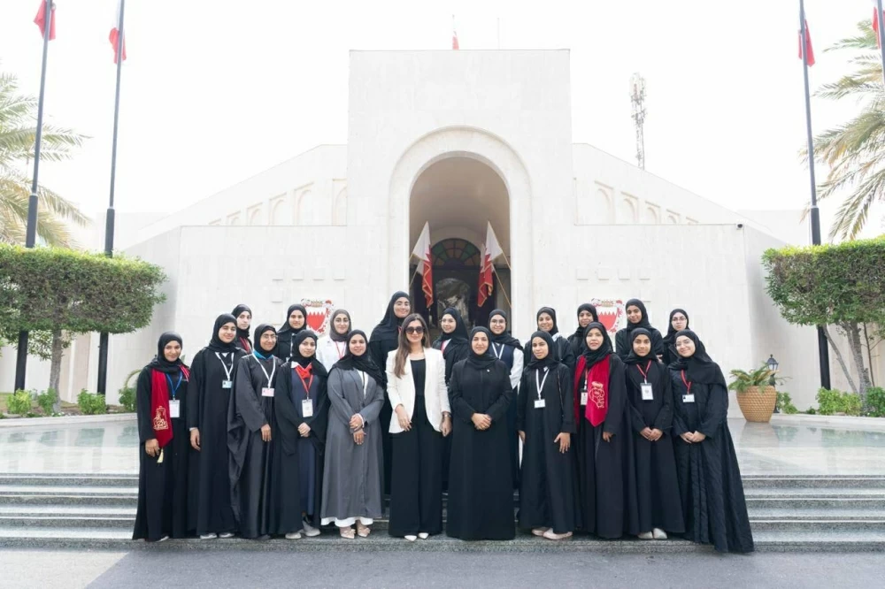 أمانة النواب تستقبل وفداً من ثانوية سترة للبنات