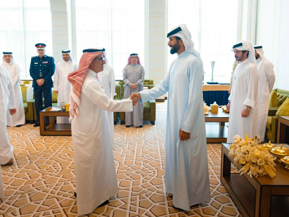 ناصر بن حمد يستقبل خالد بن حمد  واللجنتين العليا المنظمة والتنفيذية لدورة الألعاب الآسيوية للشباب