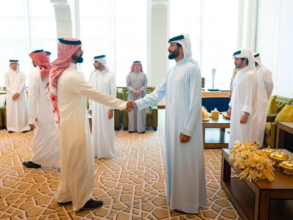 ناصر بن حمد يستقبل خالد بن حمد  واللجنتين العليا المنظمة والتنفيذية لدورة الألعاب الآسيوية للشباب