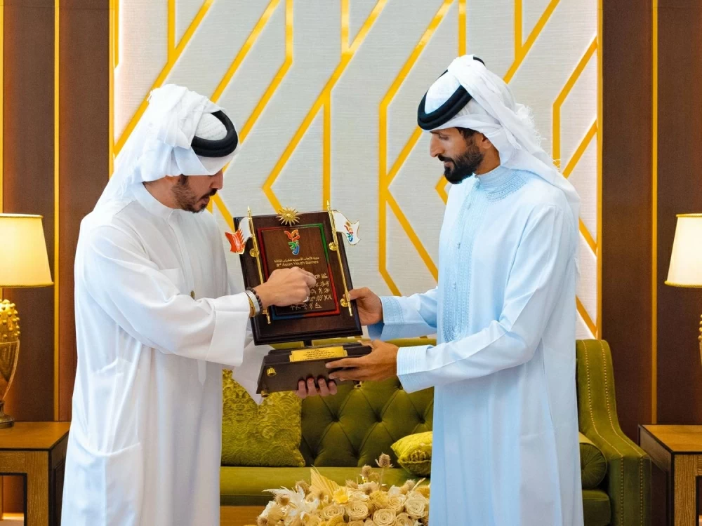 ناصر بن حمد يستقبل خالد بن حمد  واللجنتين العليا المنظمة والتنفيذية لدورة الألعاب الآسيوية للشباب