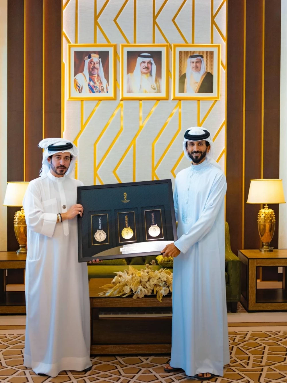 ناصر بن حمد يستقبل خالد بن حمد  واللجنتين العليا المنظمة والتنفيذية لدورة الألعاب الآسيوية للشباب