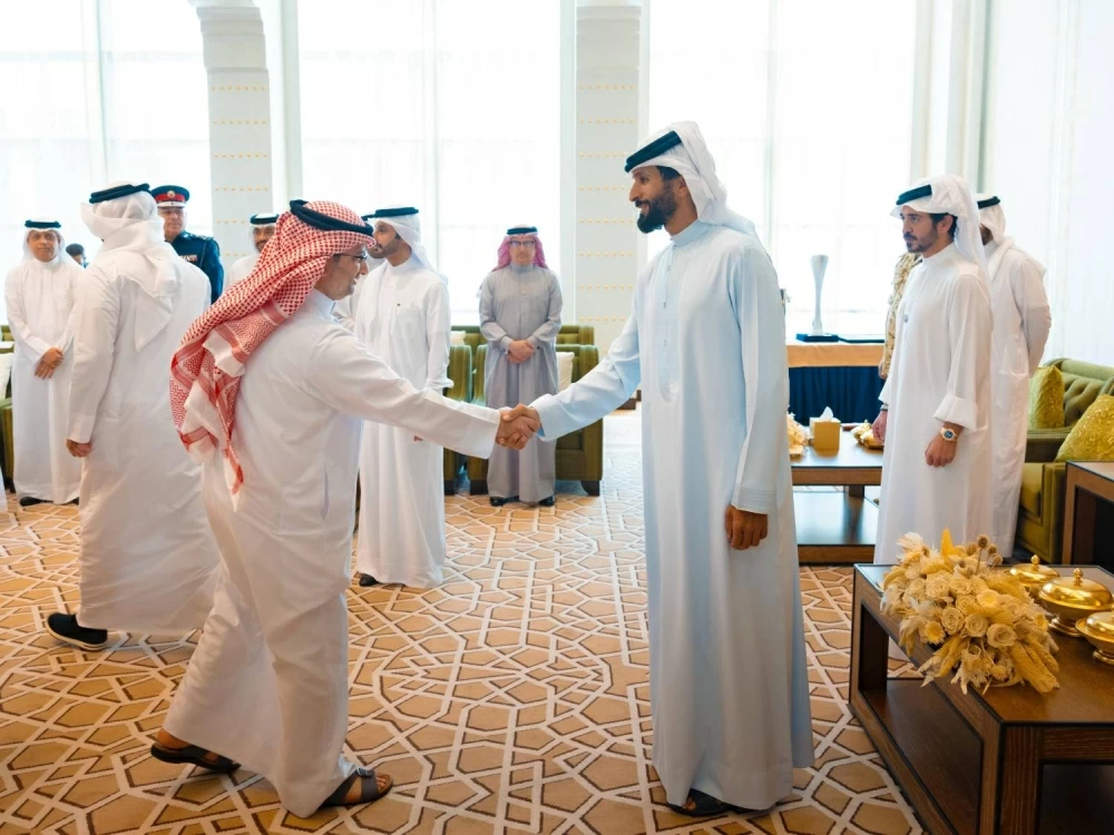 ناصر بن حمد يستقبل خالد بن حمد  واللجنتين العليا المنظمة والتنفيذية لدورة الألعاب الآسيوية للشباب