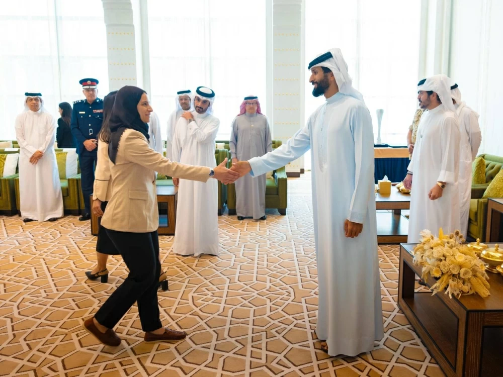 ناصر بن حمد يستقبل خالد بن حمد  واللجنتين العليا المنظمة والتنفيذية لدورة الألعاب الآسيوية للشباب
