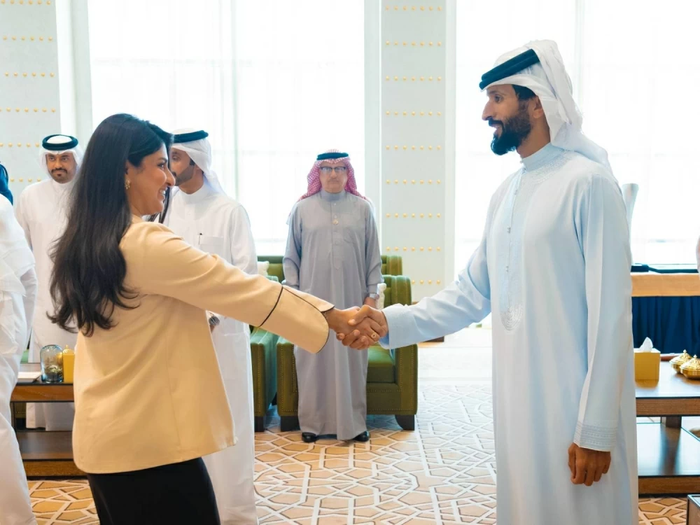 ناصر بن حمد يستقبل خالد بن حمد  واللجنتين العليا المنظمة والتنفيذية لدورة الألعاب الآسيوية للشباب