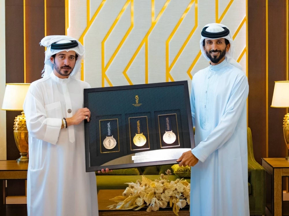 ناصر بن حمد يستقبل خالد بن حمد  واللجنتين العليا المنظمة والتنفيذية لدورة الألعاب الآسيوية للشباب