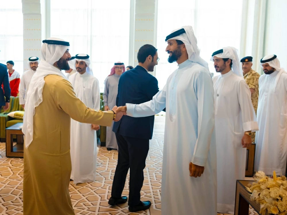 ناصر بن حمد يستقبل خالد بن حمد  واللجنتين العليا المنظمة والتنفيذية لدورة الألعاب الآسيوية للشباب