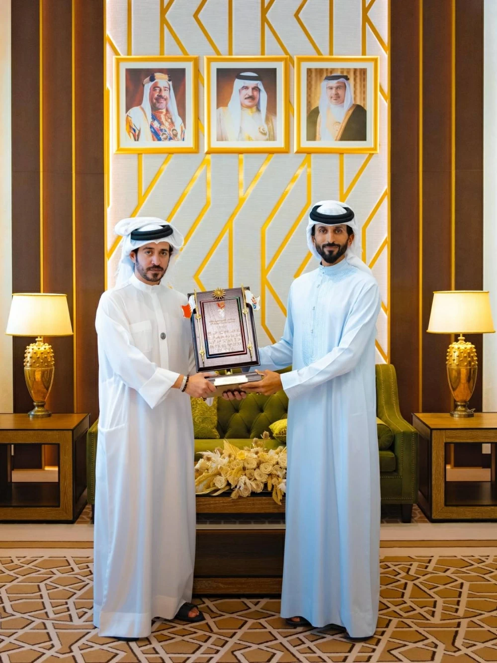 ناصر بن حمد يستقبل خالد بن حمد  واللجنتين العليا المنظمة والتنفيذية لدورة الألعاب الآسيوية للشباب