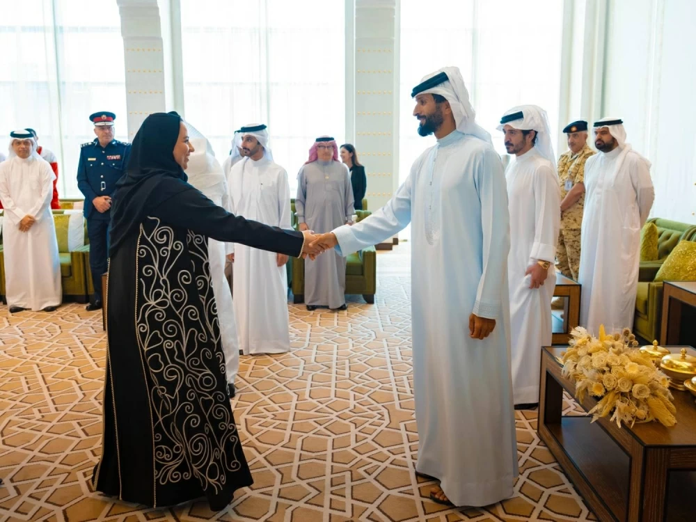 ناصر بن حمد يستقبل خالد بن حمد  واللجنتين العليا المنظمة والتنفيذية لدورة الألعاب الآسيوية للشباب