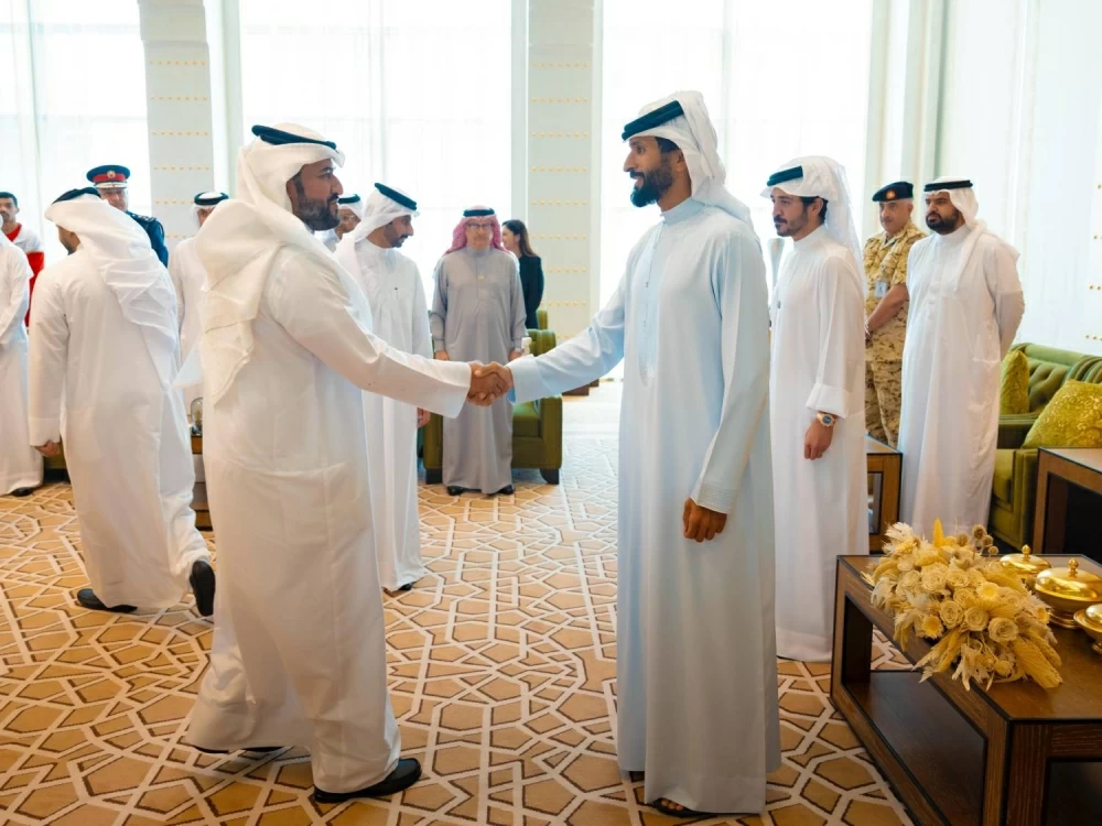 ناصر بن حمد يستقبل خالد بن حمد  واللجنتين العليا المنظمة والتنفيذية لدورة الألعاب الآسيوية للشباب