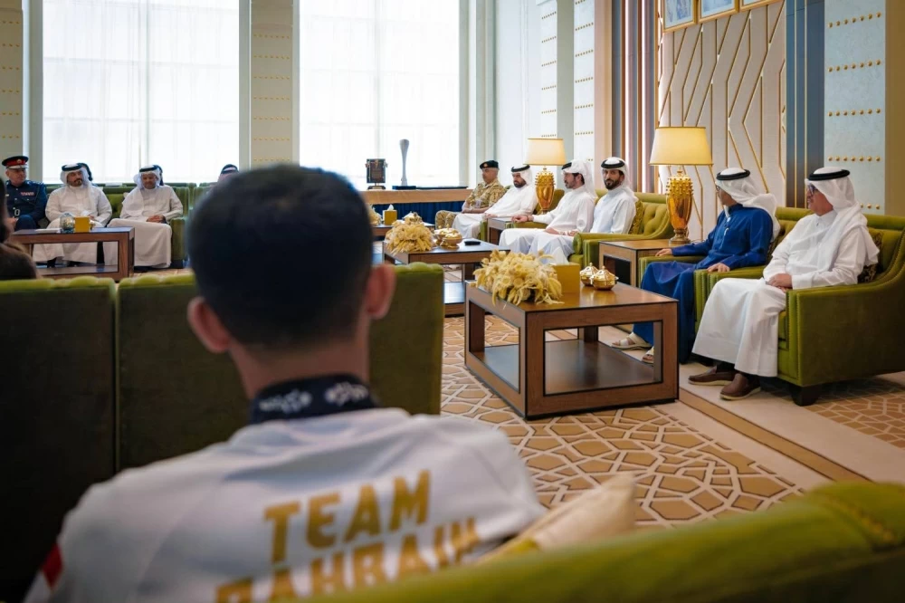 ناصر بن حمد يستقبل خالد بن حمد  واللجنتين العليا المنظمة والتنفيذية لدورة الألعاب الآسيوية للشباب