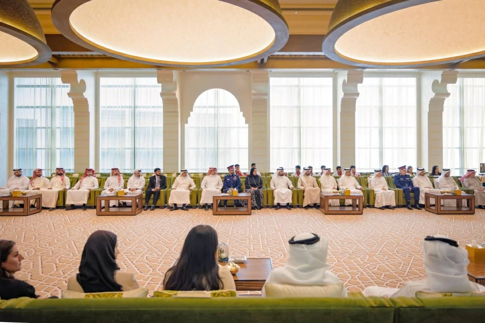 ناصر بن حمد يستقبل خالد بن حمد  واللجنتين العليا المنظمة والتنفيذية لدورة الألعاب الآسيوية للشباب