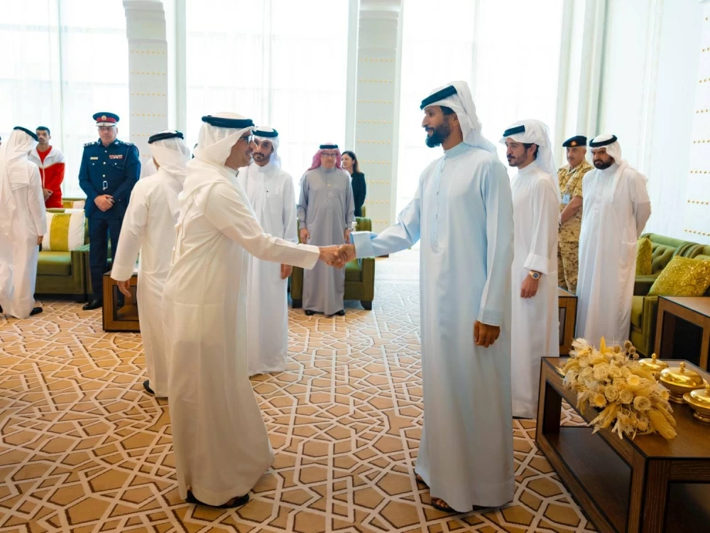 ناصر بن حمد يستقبل خالد بن حمد  واللجنتين العليا المنظمة والتنفيذية لدورة الألعاب الآسيوية للشباب