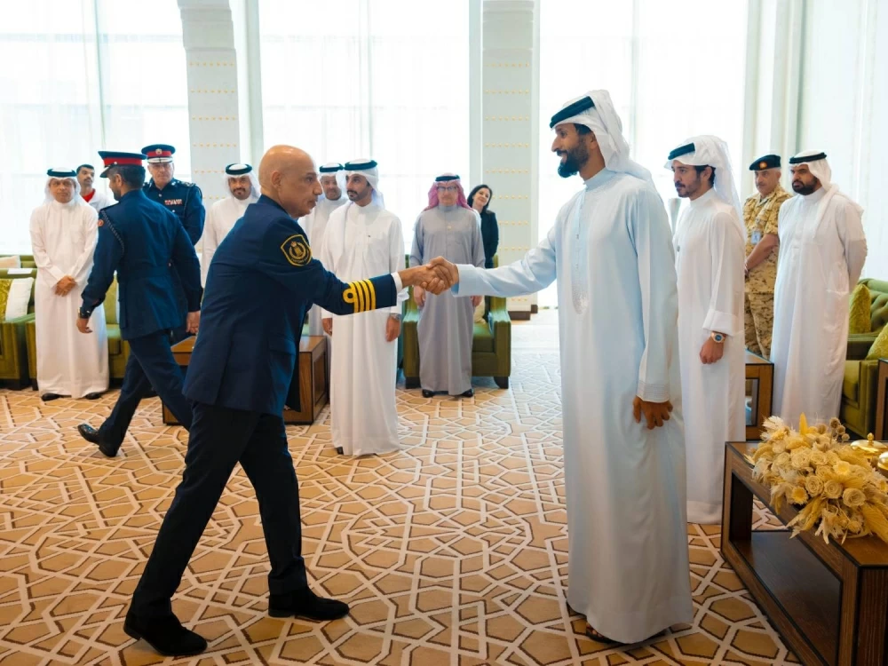 ناصر بن حمد يستقبل خالد بن حمد  واللجنتين العليا المنظمة والتنفيذية لدورة الألعاب الآسيوية للشباب