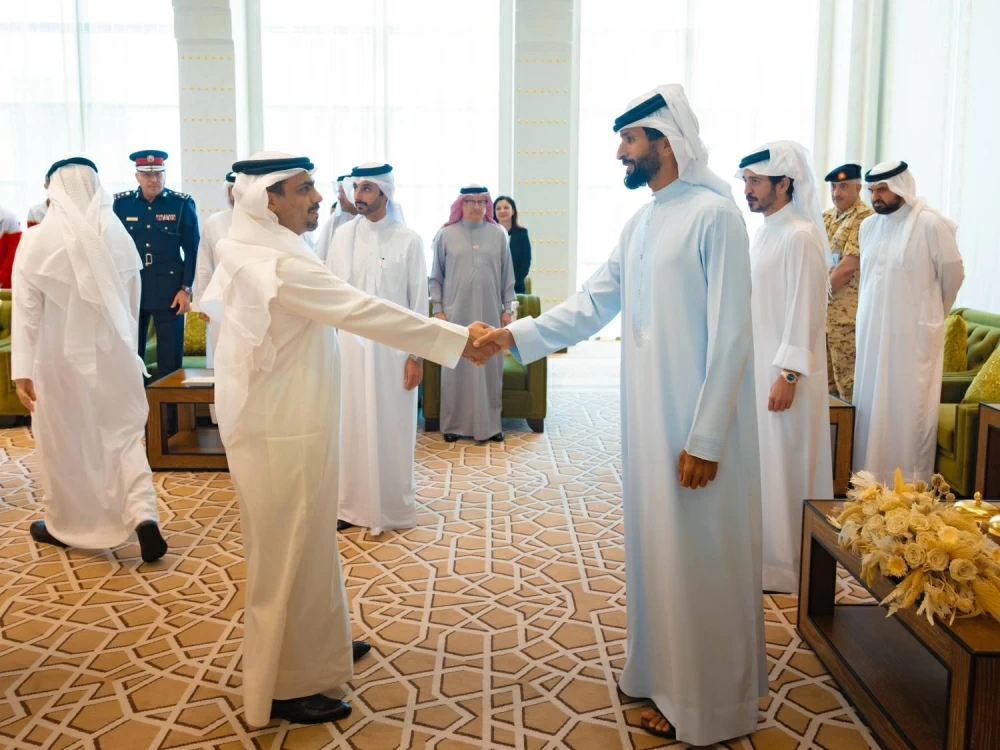 ناصر بن حمد يستقبل خالد بن حمد  واللجنتين العليا المنظمة والتنفيذية لدورة الألعاب الآسيوية للشباب