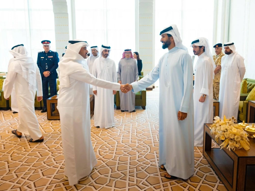 ناصر بن حمد يستقبل خالد بن حمد  واللجنتين العليا المنظمة والتنفيذية لدورة الألعاب الآسيوية للشباب