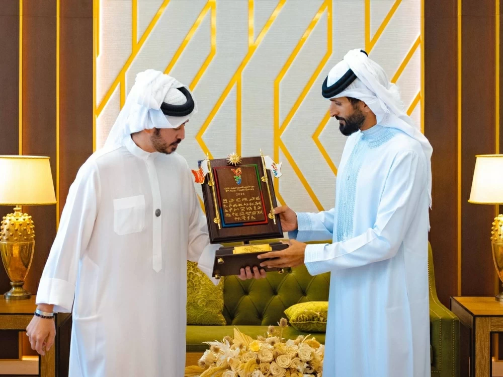 ناصر بن حمد يستقبل خالد بن حمد  واللجنتين العليا المنظمة والتنفيذية لدورة الألعاب الآسيوية للشباب