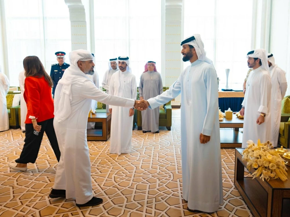 ناصر بن حمد يستقبل خالد بن حمد  واللجنتين العليا المنظمة والتنفيذية لدورة الألعاب الآسيوية للشباب