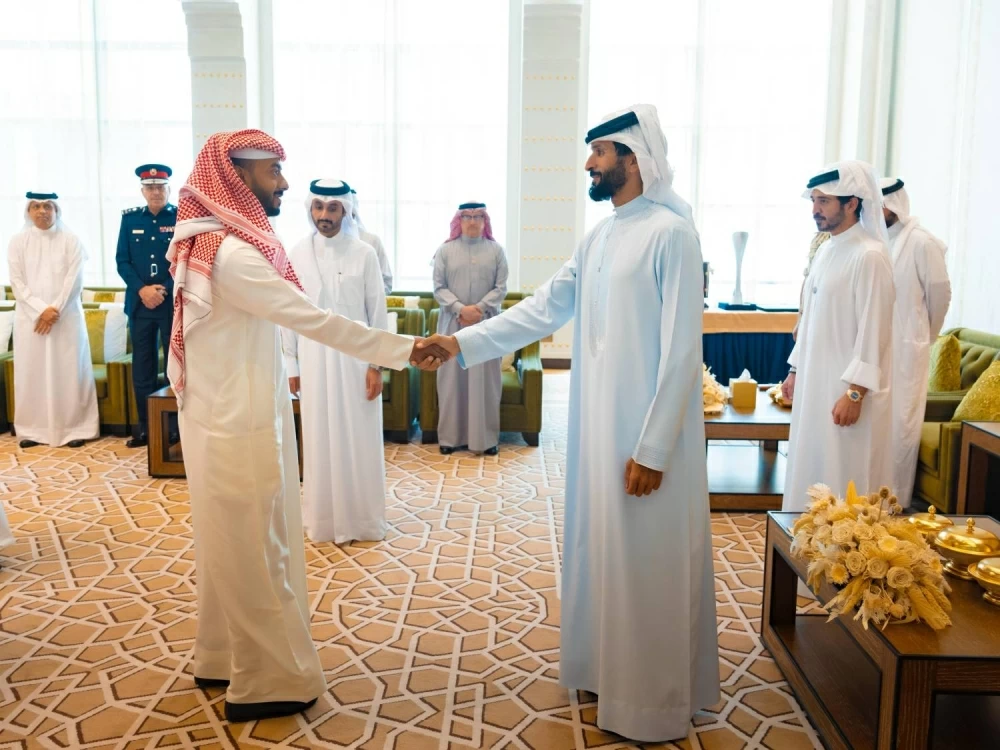 ناصر بن حمد يستقبل خالد بن حمد  واللجنتين العليا المنظمة والتنفيذية لدورة الألعاب الآسيوية للشباب