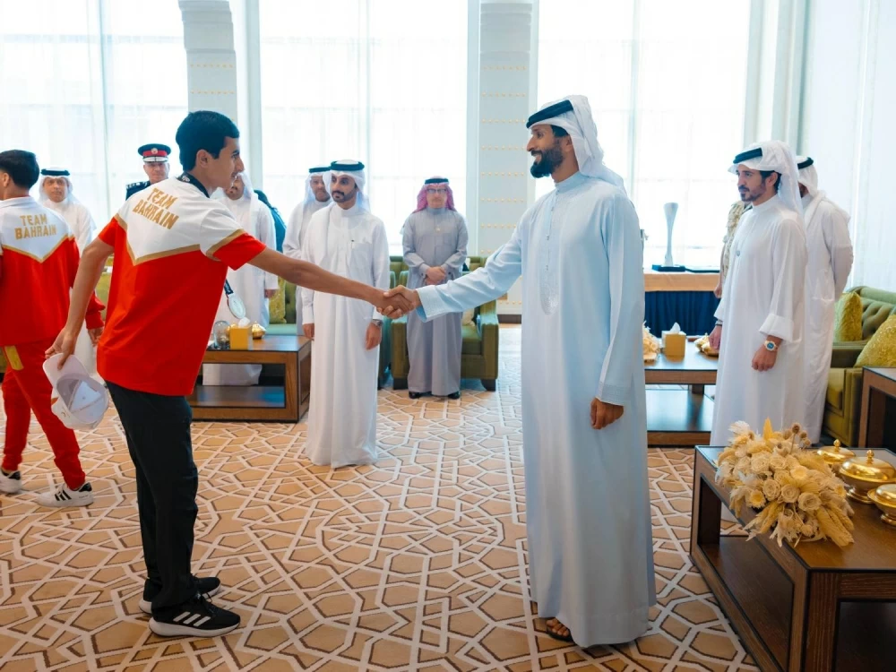 ناصر بن حمد يستقبل خالد بن حمد  واللجنتين العليا المنظمة والتنفيذية لدورة الألعاب الآسيوية للشباب