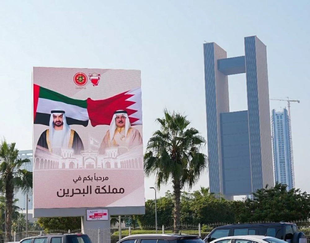 شوارع البحرين تتزين بصور قادة وأعلام دول مجلس التعاون الخليجي