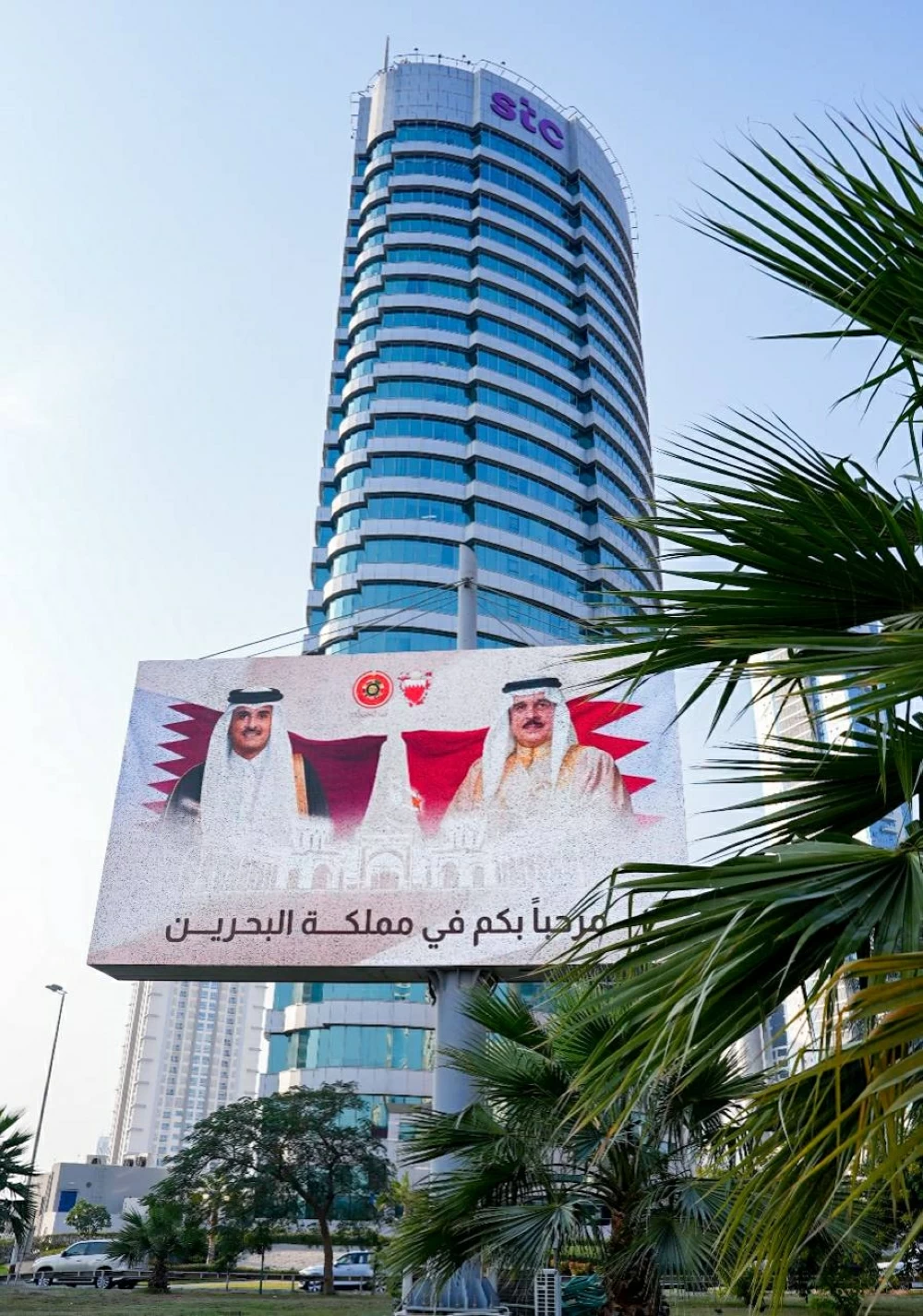 شوارع البحرين تتزين بصور قادة وأعلام دول مجلس التعاون الخليجي