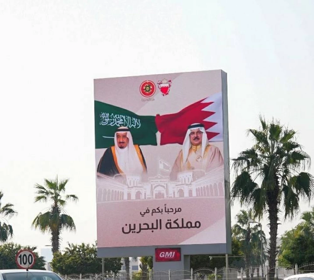 شوارع البحرين تتزين بصور قادة وأعلام دول مجلس التعاون الخليجي