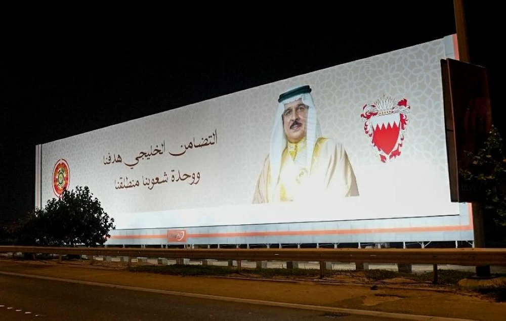 شوارع البحرين تتزين بصور قادة وأعلام دول مجلس التعاون الخليجي