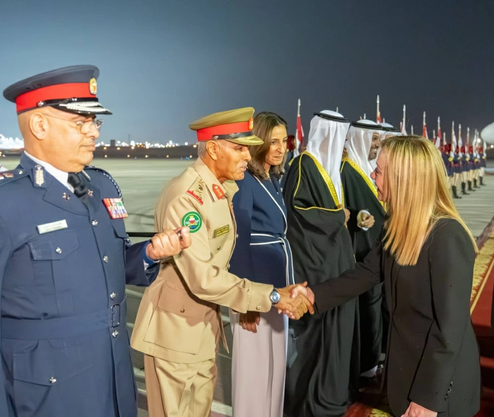 ولي العهد رئيس الوزراء في مقدمة مستقبلي رئيسة وزراء إيطاليا