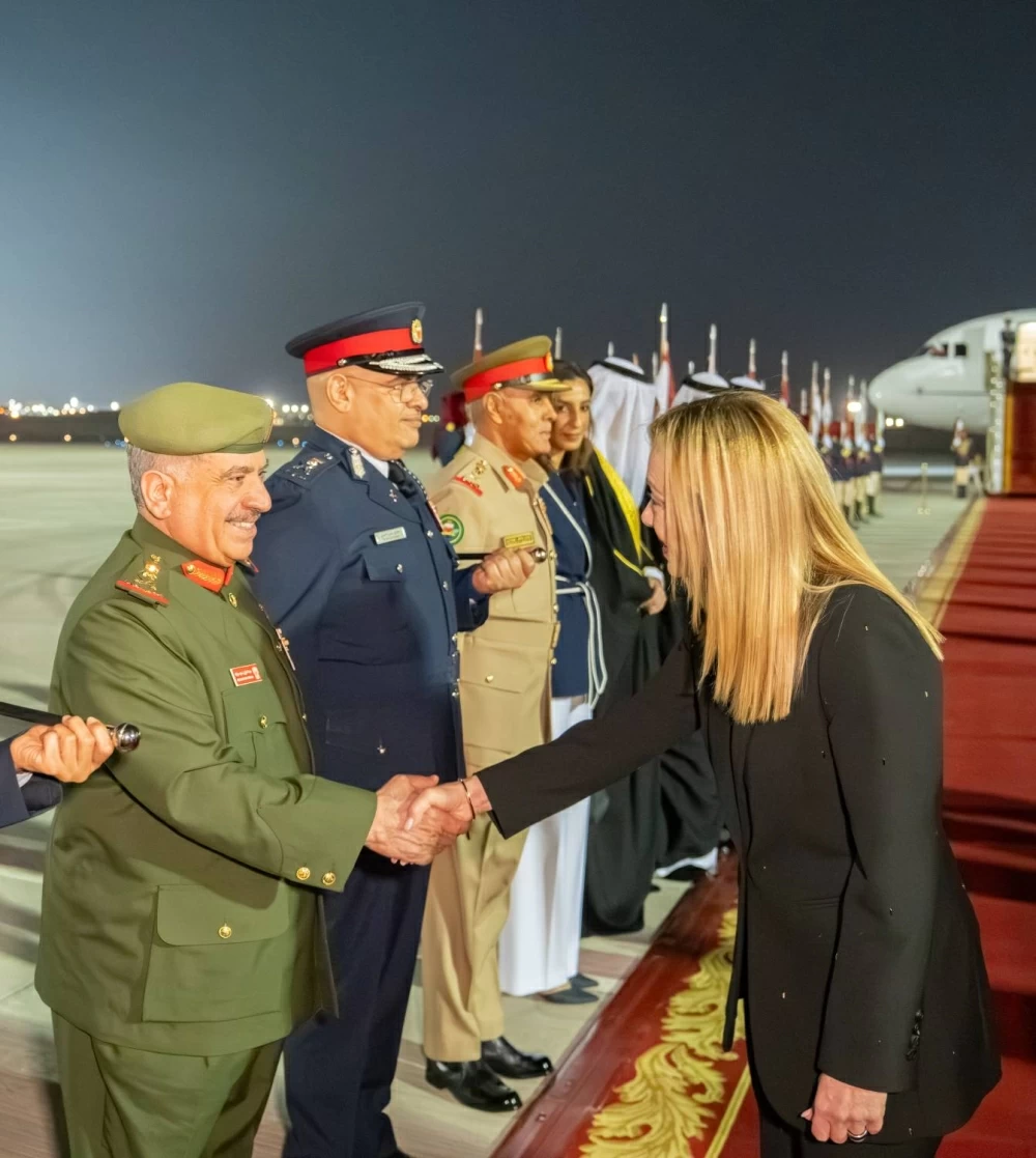 ولي العهد رئيس الوزراء في مقدمة مستقبلي رئيسة وزراء إيطاليا