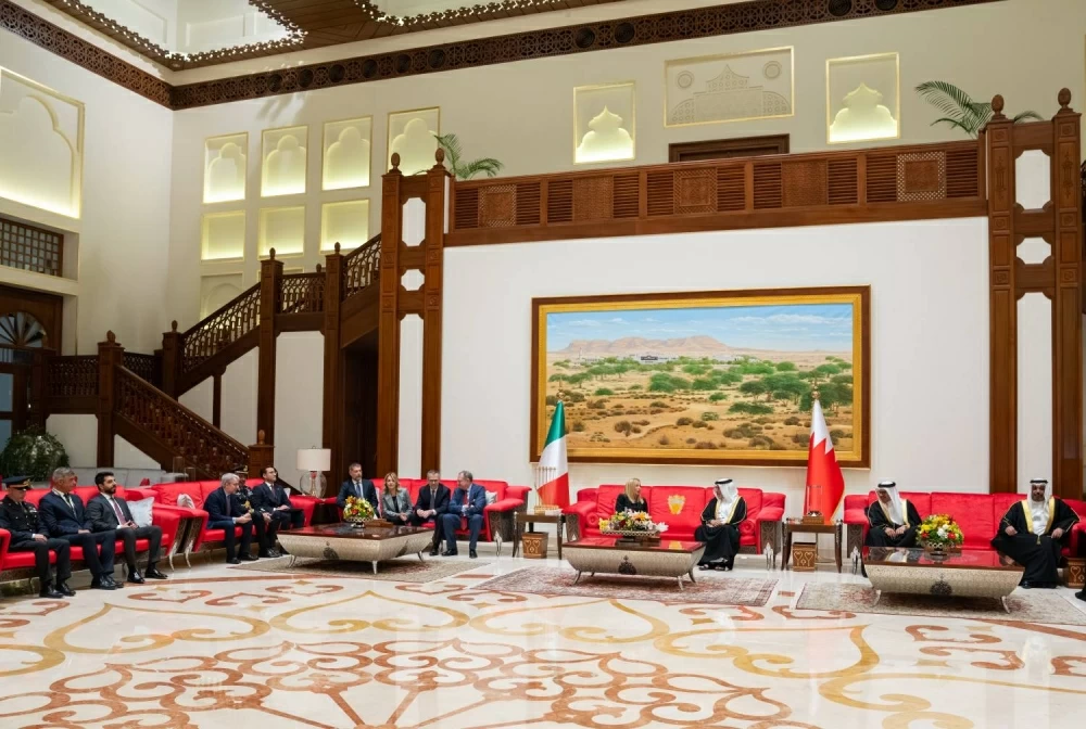 ولي العهد رئيس الوزراء في مقدمة مستقبلي رئيسة وزراء إيطاليا