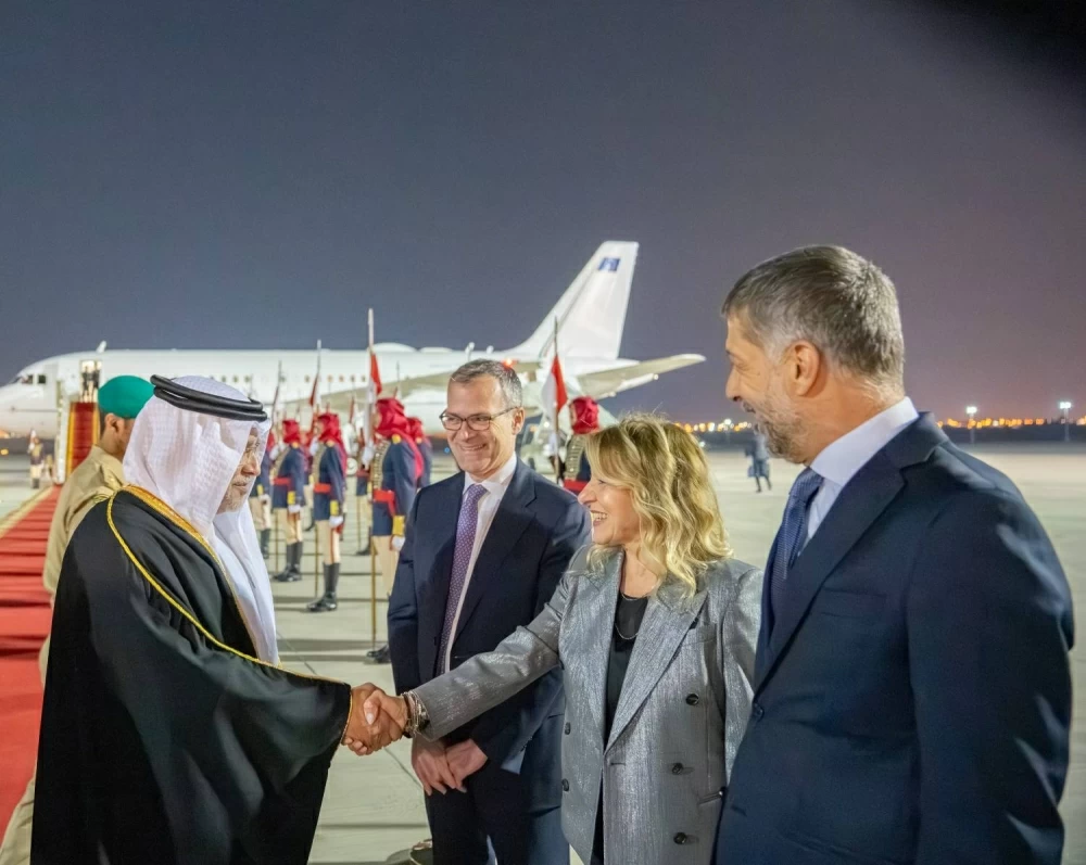 ولي العهد رئيس الوزراء في مقدمة مستقبلي رئيسة وزراء إيطاليا