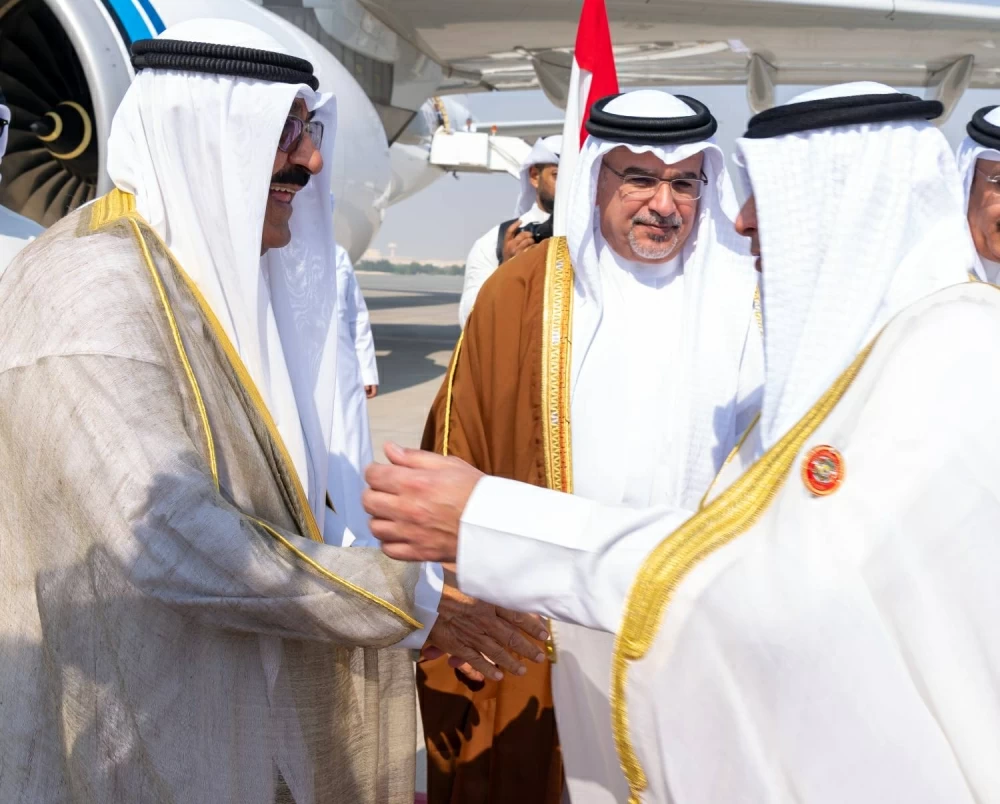 أمير الكويت يصل إلى البحرين للمشاركة في القمة الخليجية