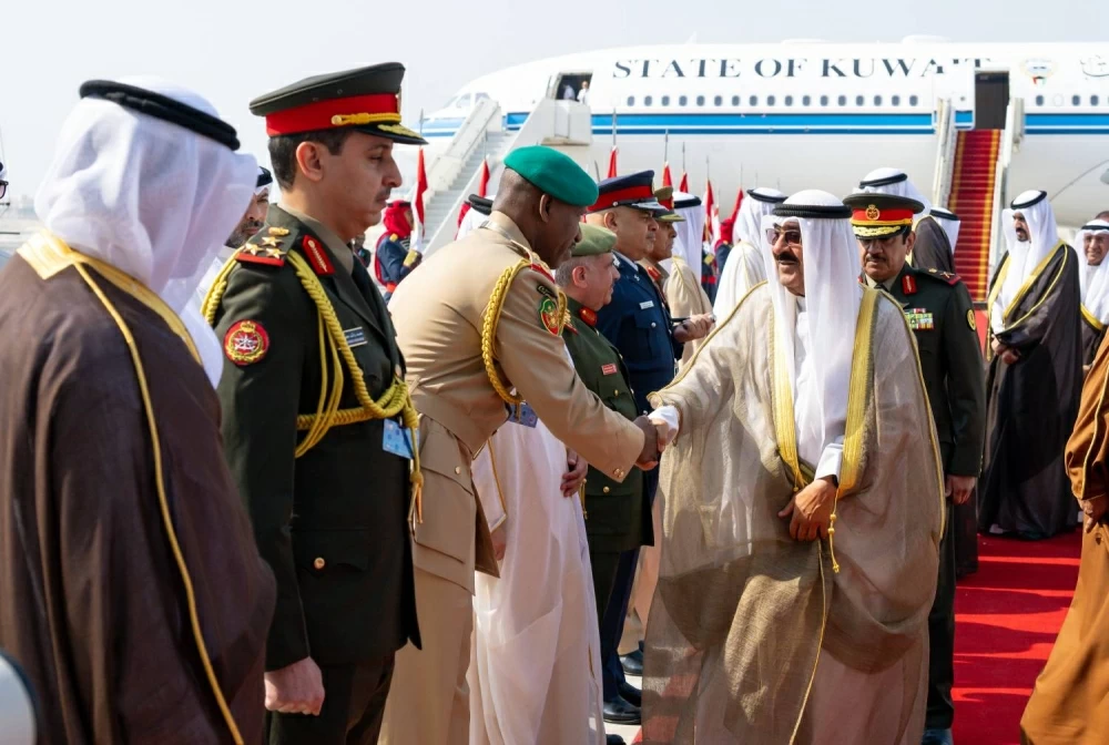 أمير الكويت يصل إلى البحرين للمشاركة في القمة الخليجية