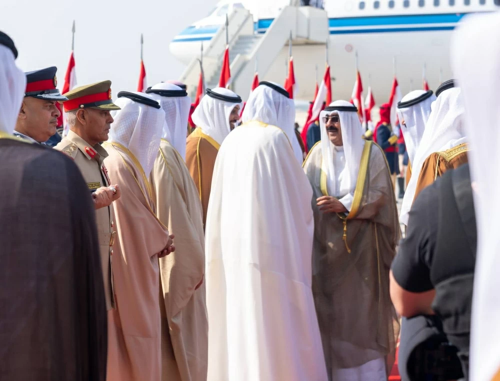 أمير الكويت يصل إلى البحرين للمشاركة في القمة الخليجية