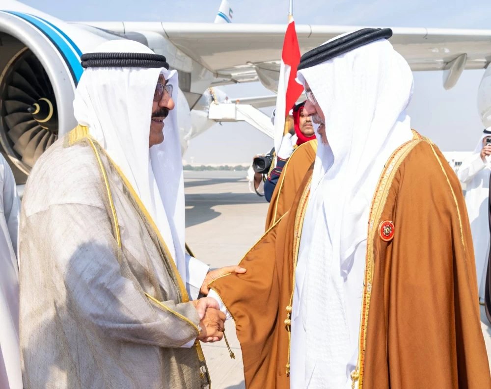 أمير الكويت يصل إلى البحرين للمشاركة في القمة الخليجية