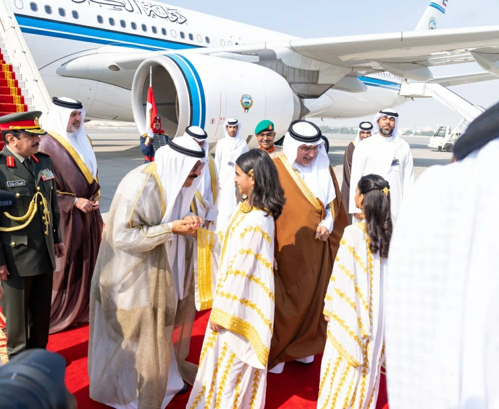 أمير الكويت يصل إلى البحرين للمشاركة في القمة الخليجية