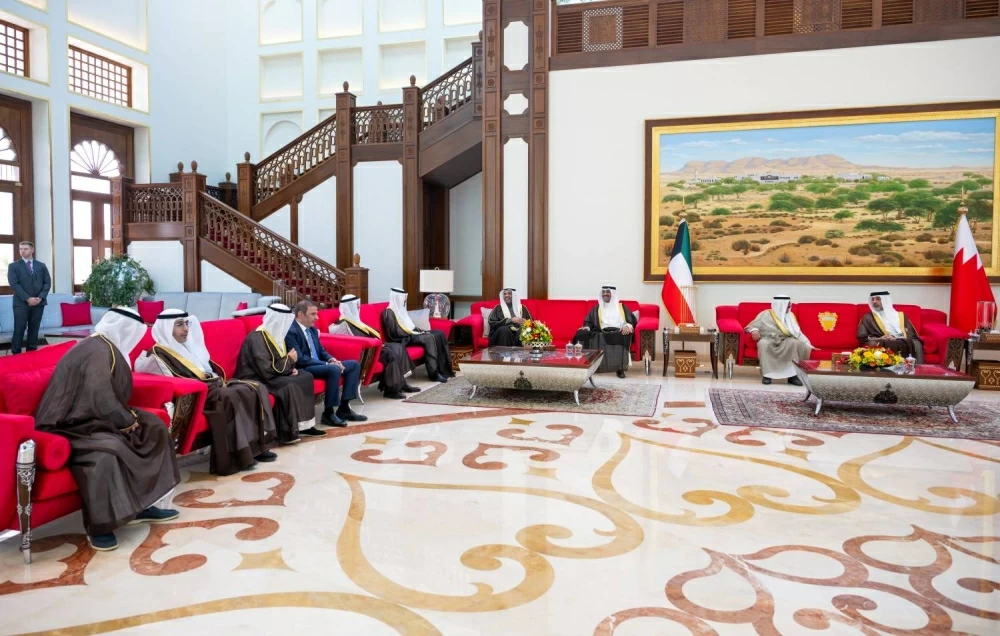 أمير الكويت يصل إلى البحرين للمشاركة في القمة الخليجية