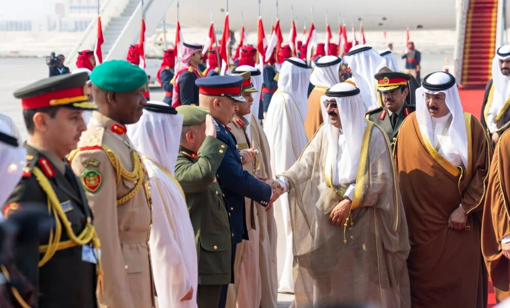 أمير الكويت يصل إلى البحرين للمشاركة في القمة الخليجية